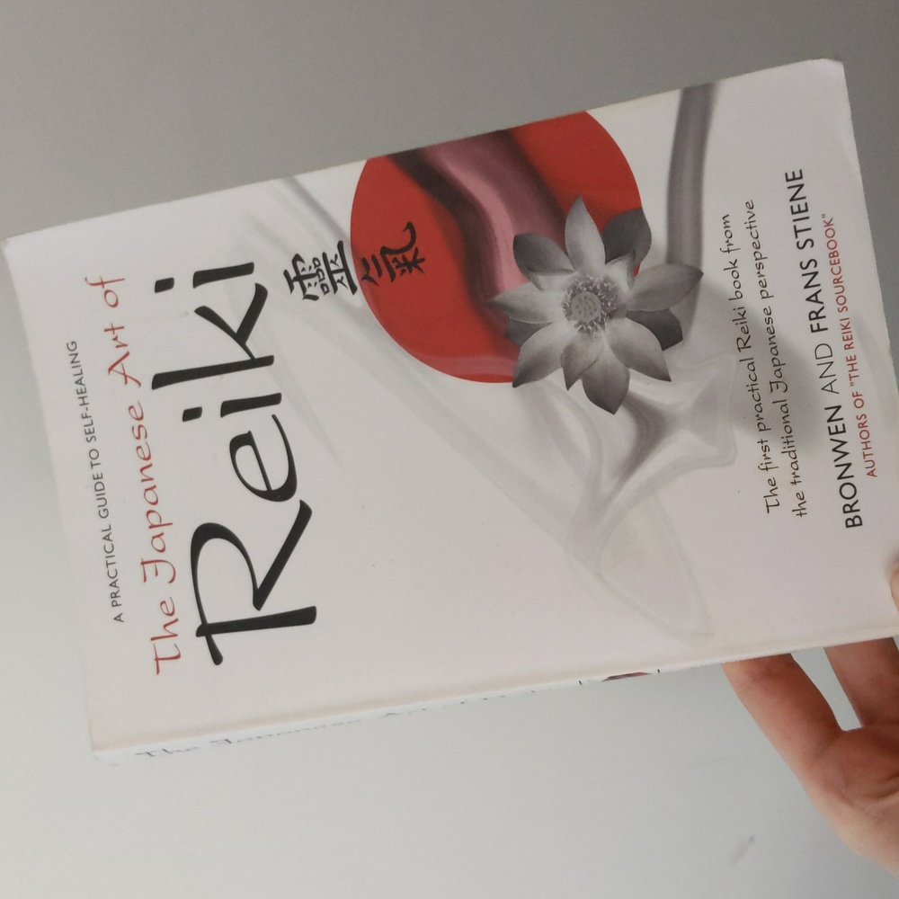 Book "The Japanese Art of Reiki" by Bronwen and Fran's Stiene